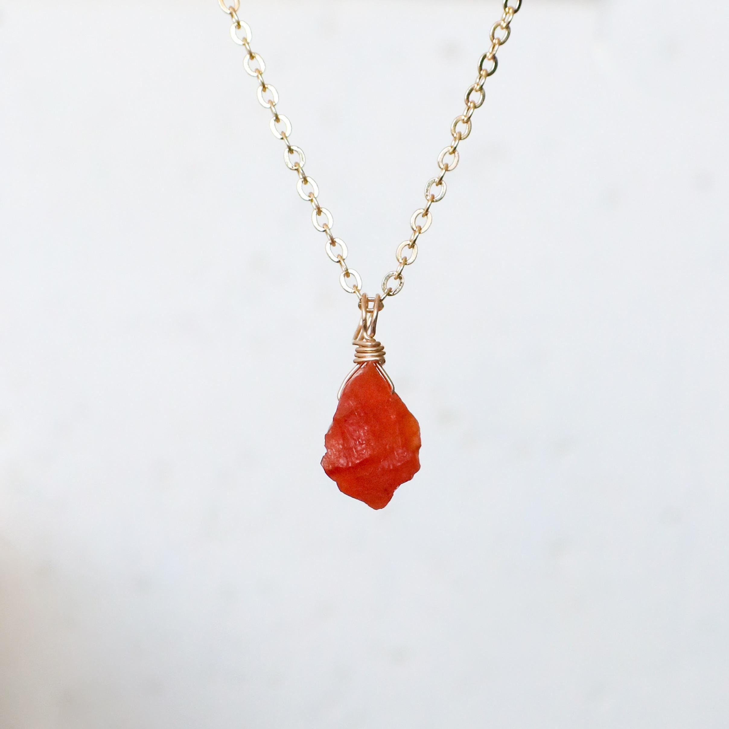 Collana con corniola grezza, pendente con corniola grezza, collana con pietre preziose, collana di cristallo, pietra preziosa naturale rossa, collana