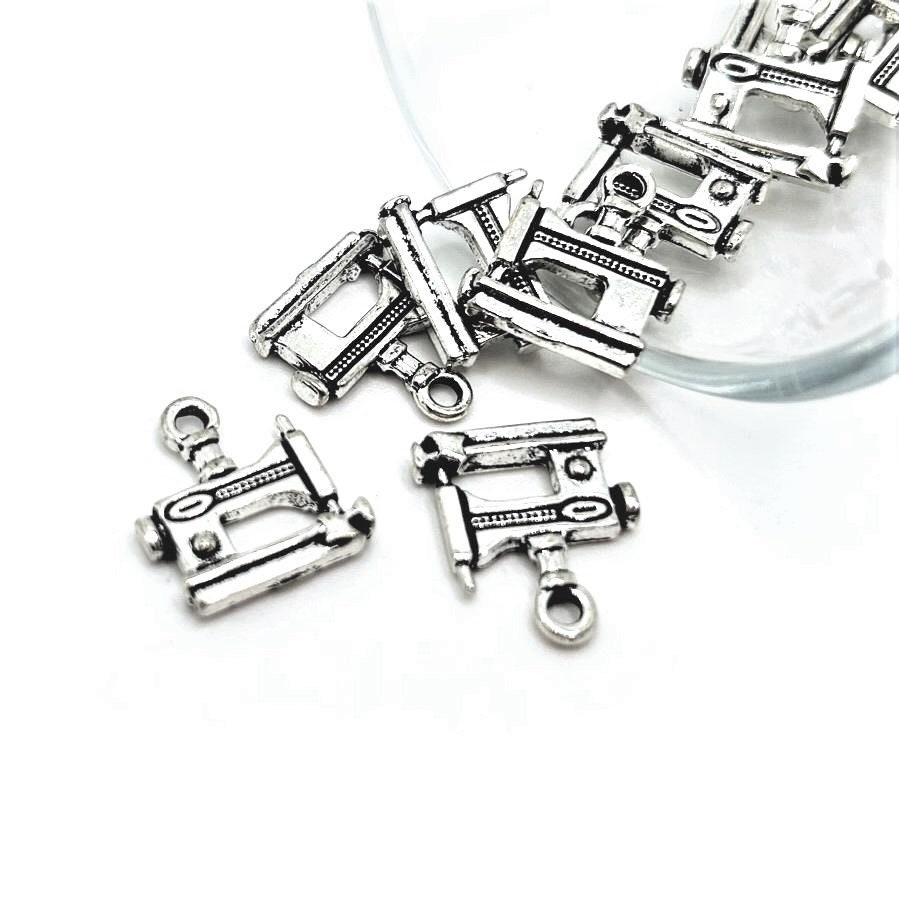 4, 20 o 50 ciondoli in argento a forma di macchina da cucire, ciondolo da cucito, ciondolo da sarto, ciondolo in tessuto, 15 x 15 mm / Spedizione imme