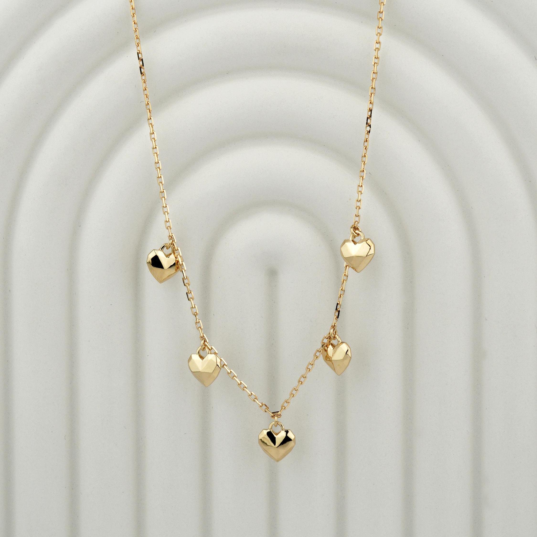 Collana in oro con cuori. Collana minimalista in oro con cuore. Collana con ciondolo a forma di cuore in oro 14k. Delicata collana in oro. Delicata co