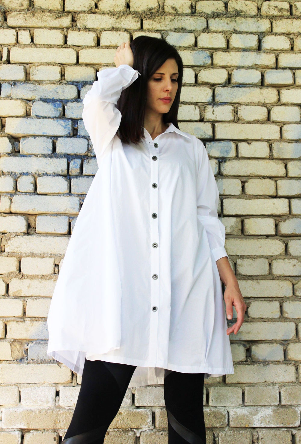 Camicia oversize, camicia bianca, camicia da donna, tunica bianca, camicia con bottoni, abbigliamento taglie forti, stili larghi, tunica lunga, camici