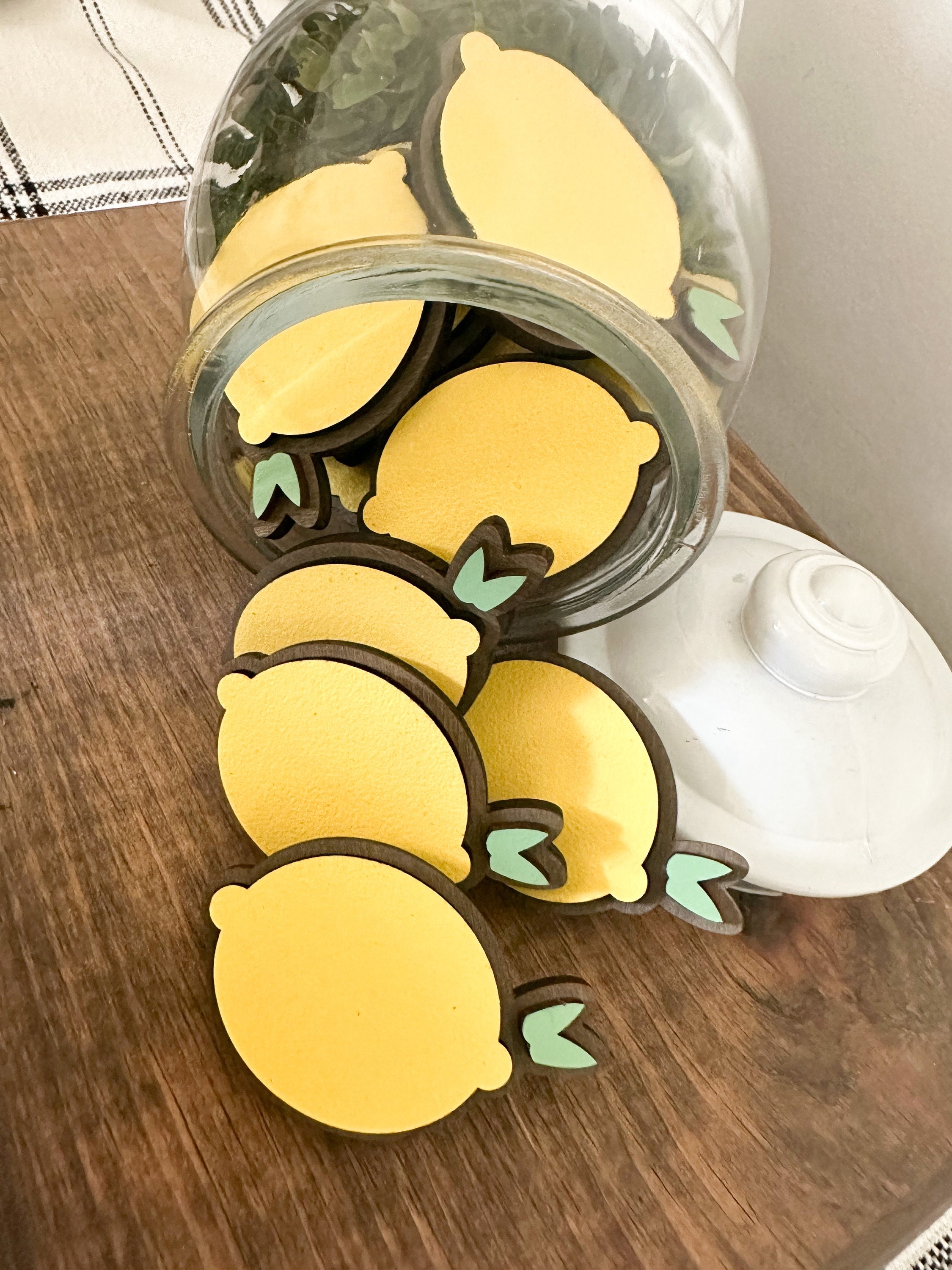 Decorazione del vassoio a più livelli di limone, vassoio a più livelli di limone, vassoio a più livelli estivi, vassoio a più livelli di primavera, ar