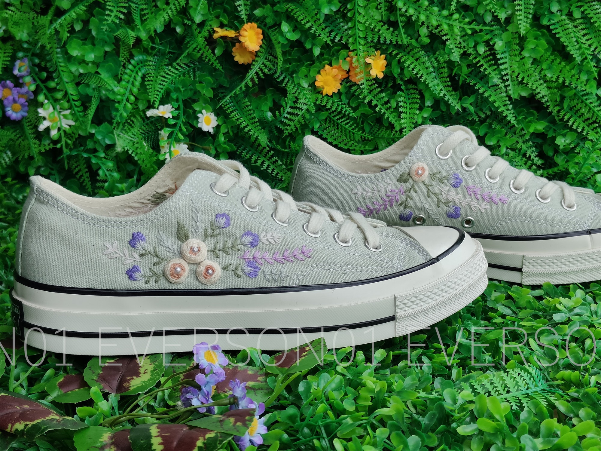 Scarpe Converse personalizzate con ricamo Converse Chuck Taylor anni '70, scarpe Converse personalizzate con ricamo floreale e perle, regalo di nozze