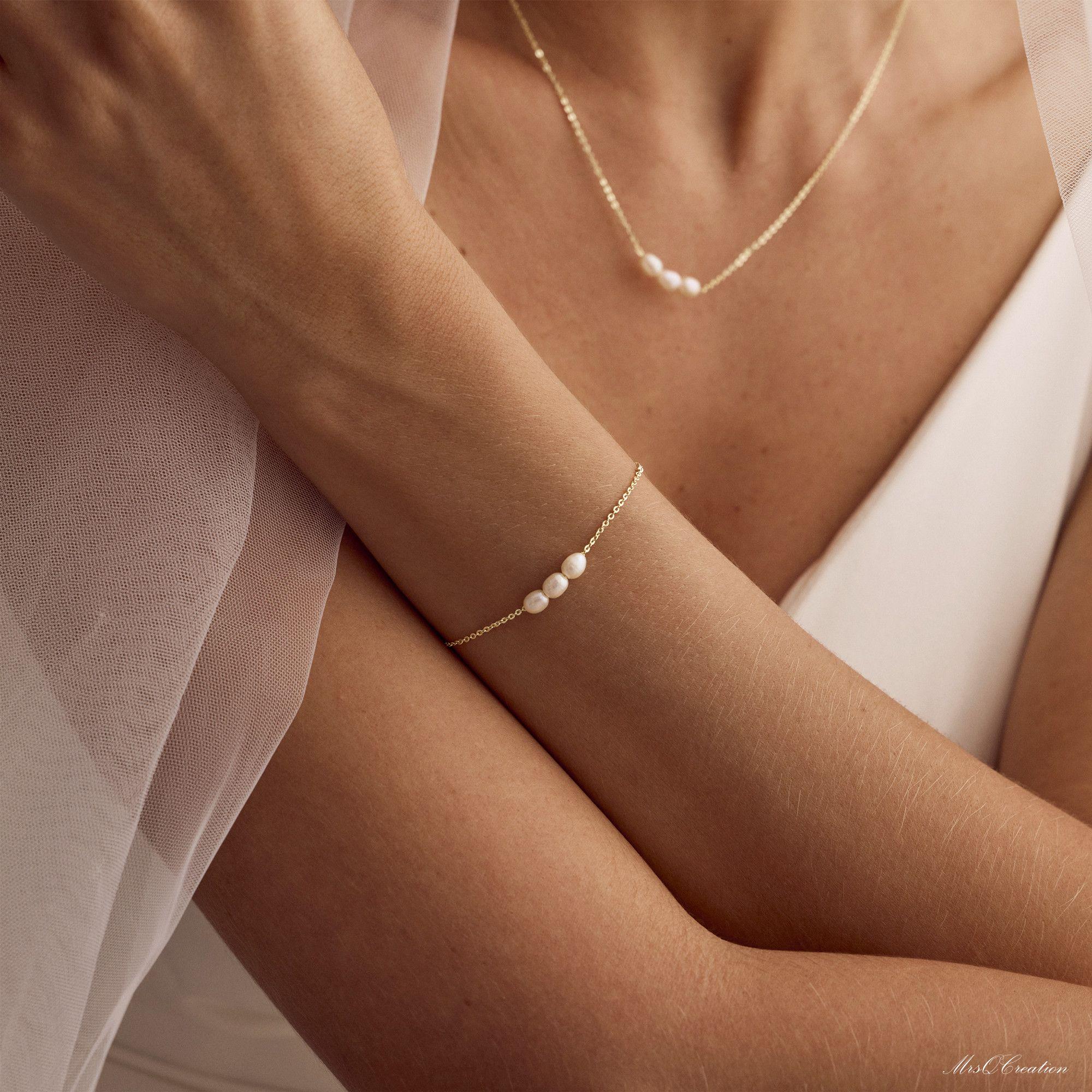 Bracciale con 3 perle vere, bracciale minimalista in oro 14 carati con perle d'acqua dolce, bracciale con perle sottili, gioiello da sposa, bracciale
