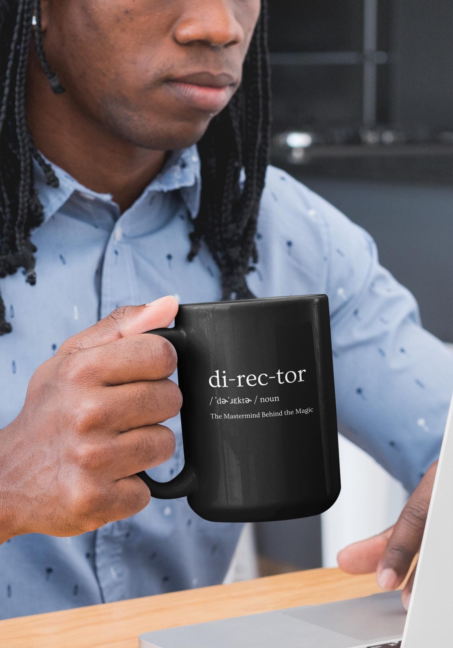 Tazza nera lucida con definizione di regista, regalo teatrale per amanti del teatro, appassionati di opere teatrali, studenti di teatro, regalo divert