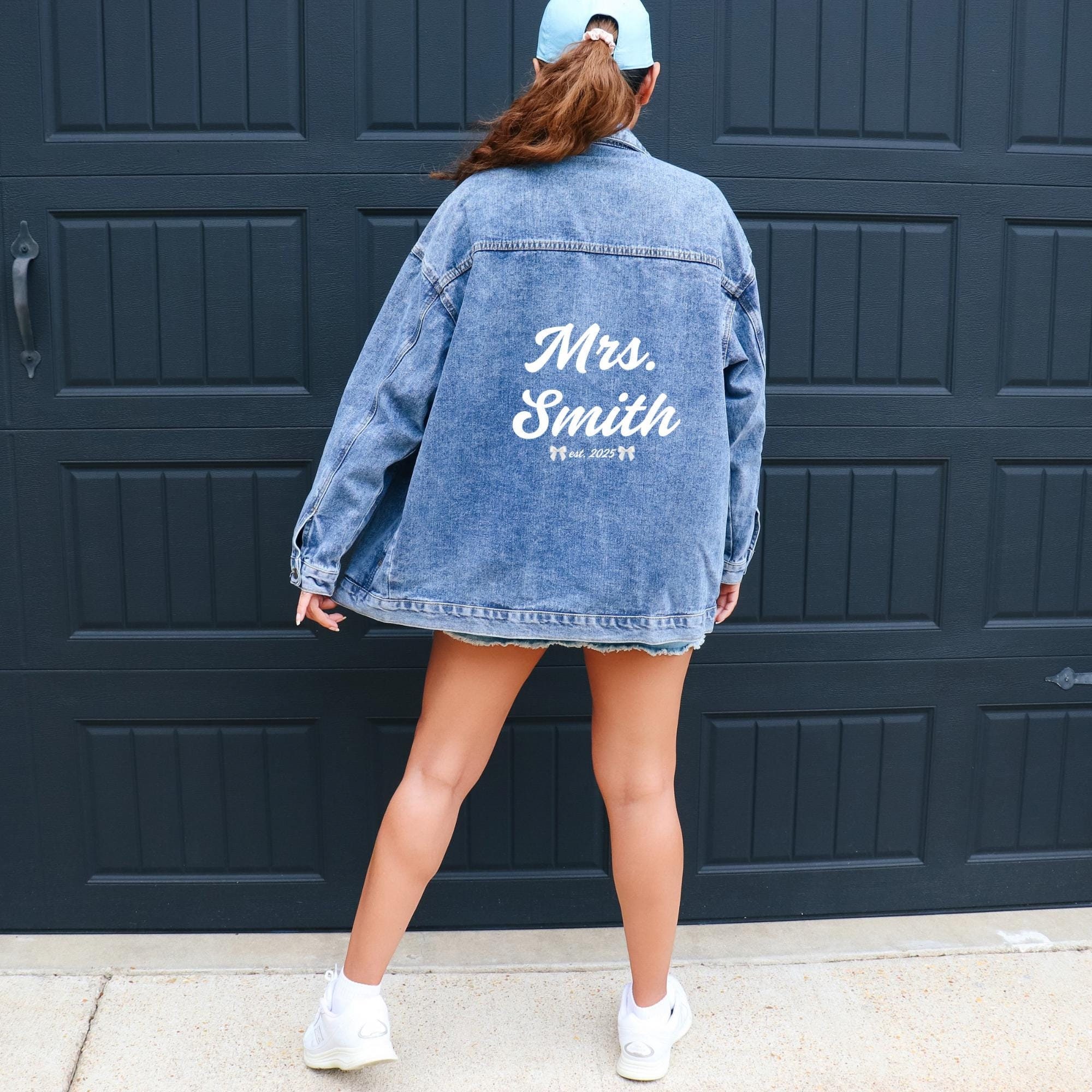 Giacca in denim personalizzata con cognome della sposa - Giacca Mrs Jean, cappotto in denim da sposa oversize personalizzato, regalo di nozze, regalo