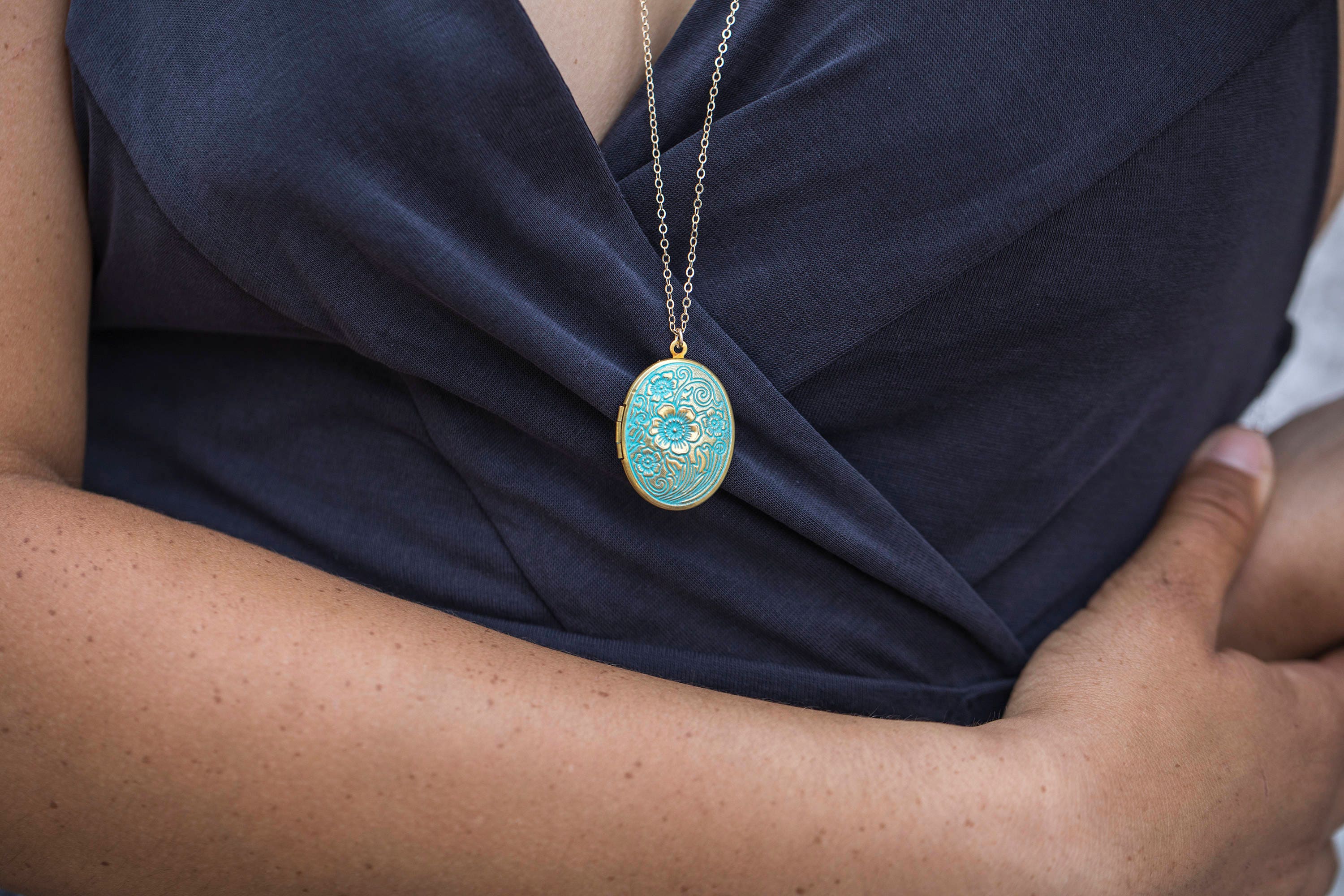 Collana con ciondolo lungo blu floreale, ciondolo ovale da sposa con fiore bianco, ciondolo lungo con design floreale, ciondolo lungo con ciondolo inc