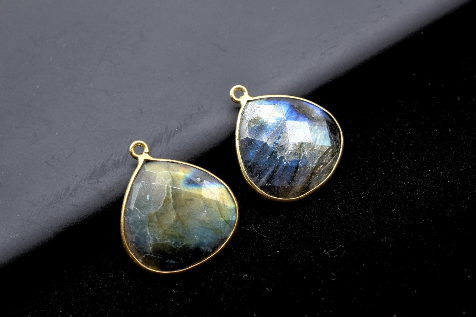 Ciondolo a forma di cuore in labradorite da 20 mm, ciondolo in labradorite, ciondolo a forma di cuore, labradorite sfaccettata, ciondolo con pietra pr