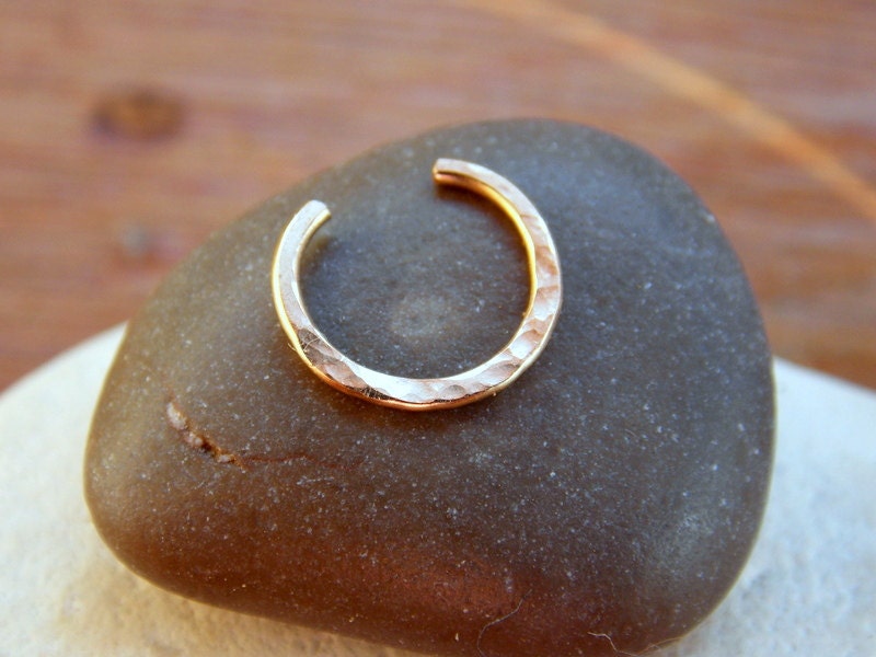 Anello finto per setto nasale tribale in oro, anello finto per setto nasale, gioielli per setto nasale martellati, polsino per setto nasale con clip c