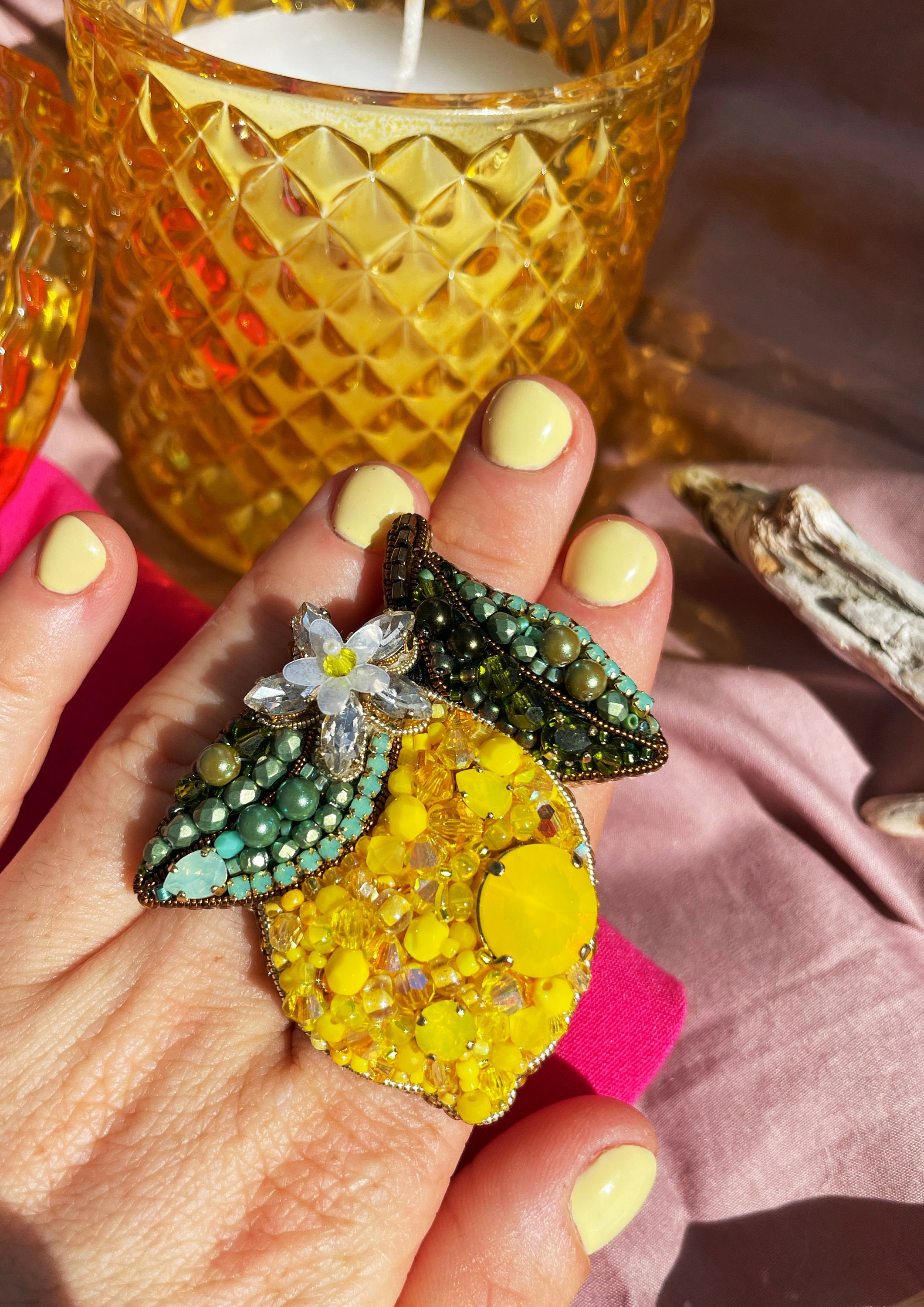 Spilla gialla, spilla a forma di limone, spilla a forma di limone con perline, spilla a forma di frutta, spilla di lusso, spilla con perline, spilla u