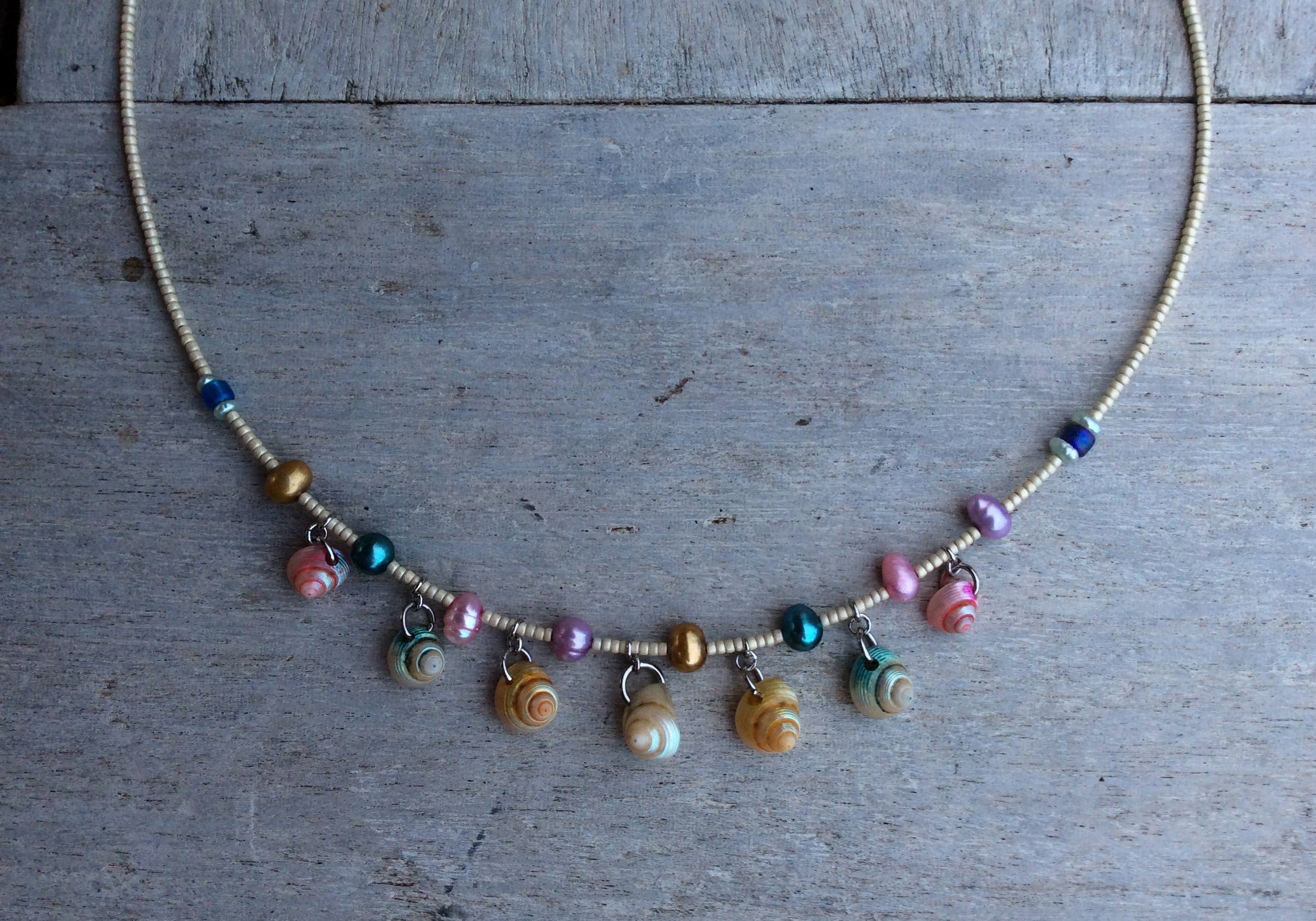 Collana di conchiglie, collana di conchiglie, collana Sealover, collana a strati, collana da spiaggia, collana di perle, collana di piccole conchiglie
