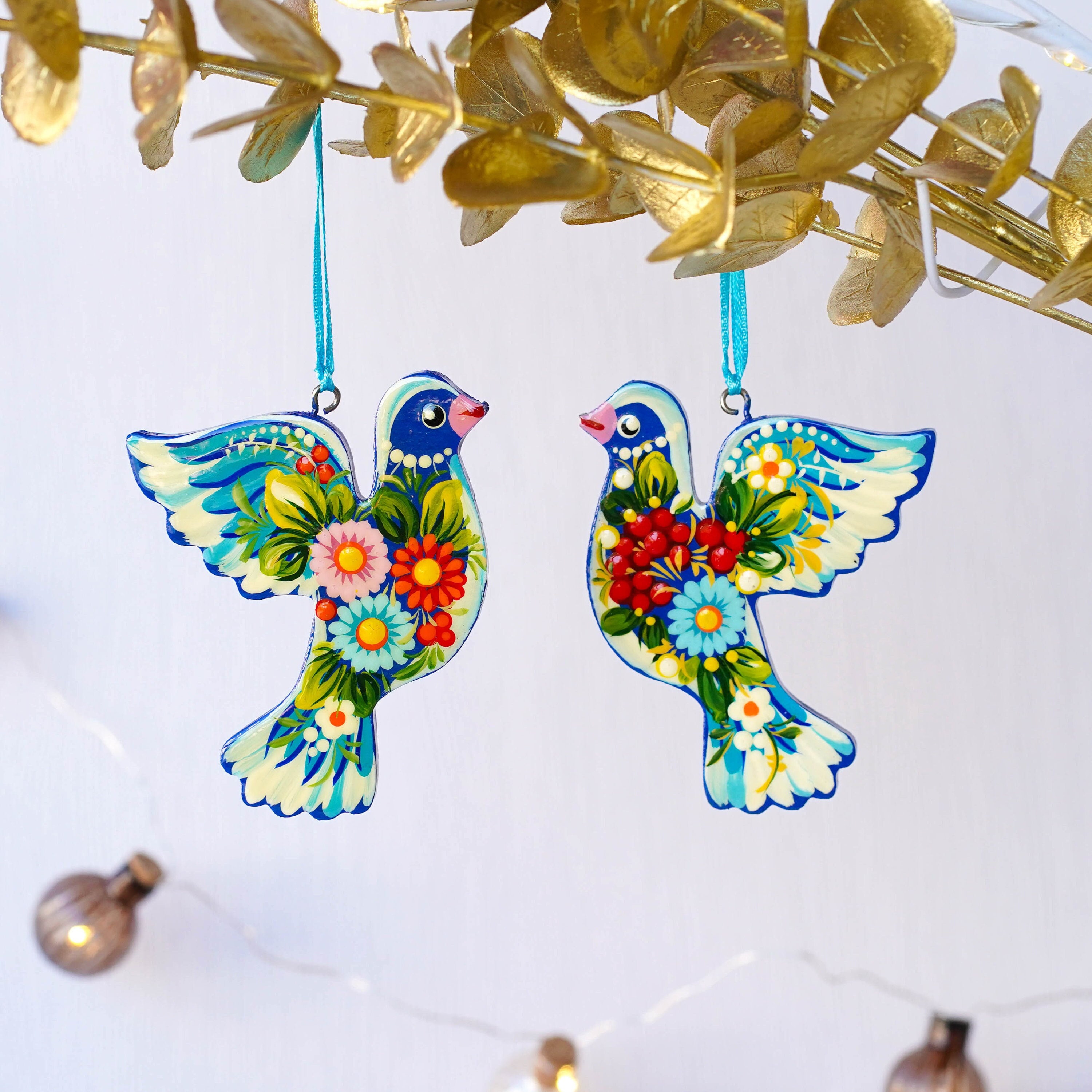 Set di 2 ornamenti natalizi a forma di colomba in legno dipinto - Ornamenti Petrykivka ucraini fatti a mano, set di ornamenti unici a forma di colomba