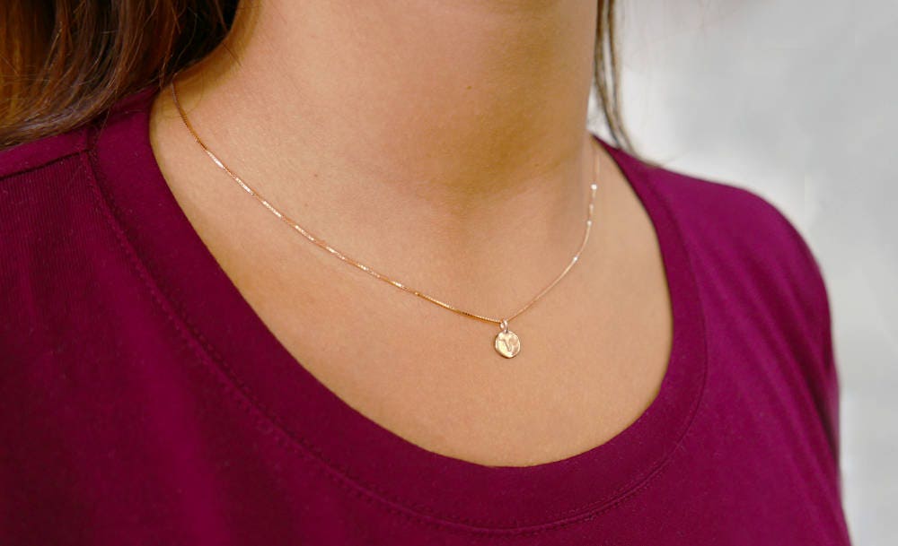 Collana in oro rosa 14k. Ciondolo iniziale. Collana con ciondolo con lettera. Collana personalizzata. Collana con ciondolo in oro. collana iniziale.Id