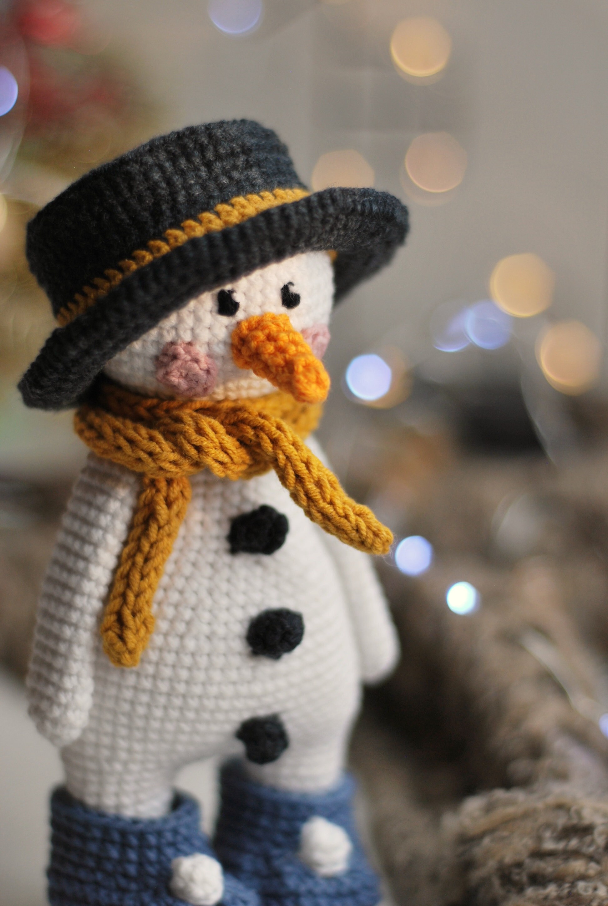 Simpatico pupazzo di neve all'uncinetto Modello PDF, pupazzo di neve gelido, piccolo aiutante di Babbo Natale, uncinetto per Natale, decorazione dell'