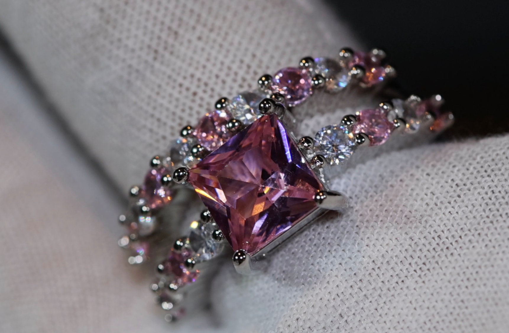 Anello con diamante rosa / Anello di fidanzamento con diamante rosa / Anello con diamante taglio principessa rosa / Anello nuziale con diamante rosa /