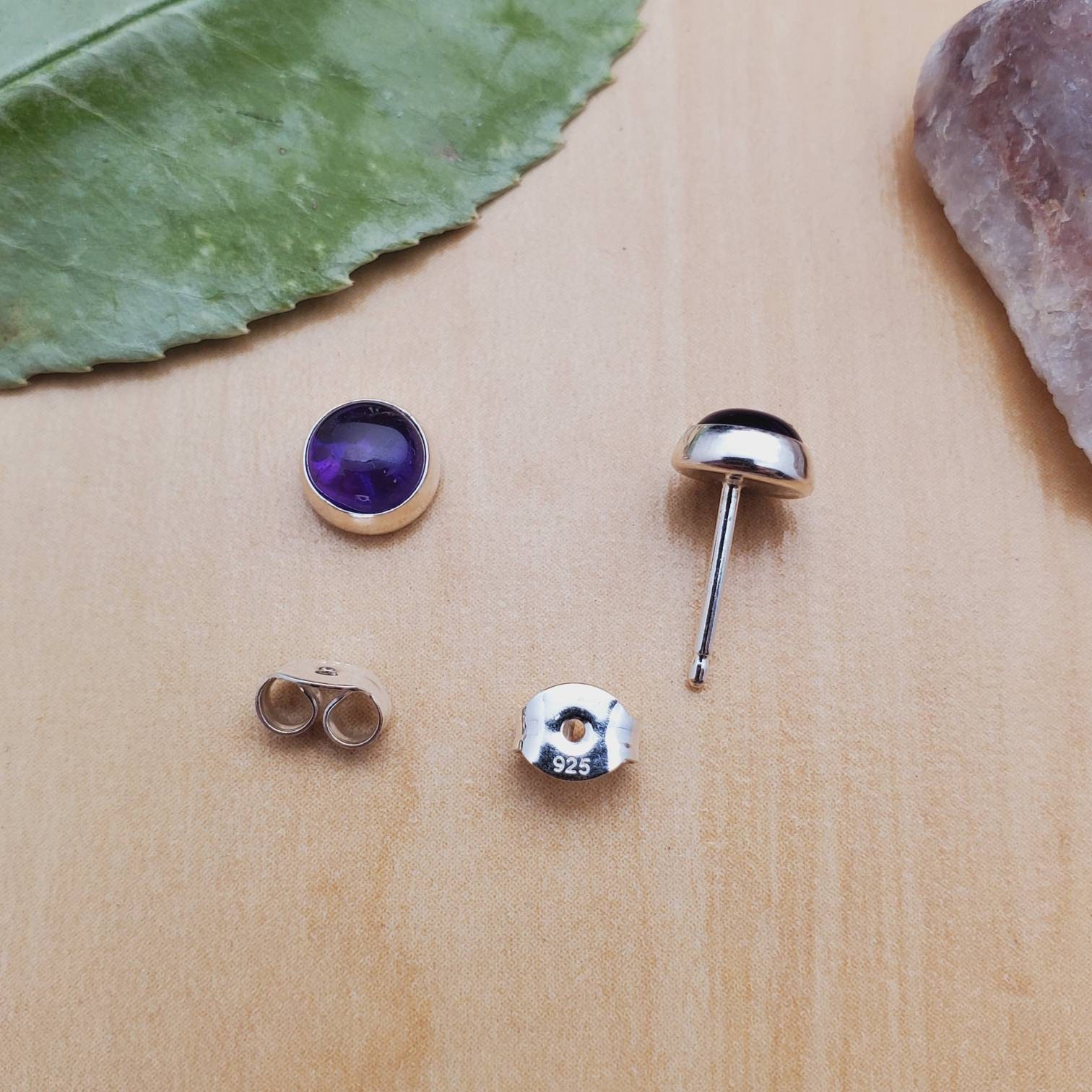 SoCute925 Orecchini a perno con ametista da 6 mm / Piccoli perni con pietre preziose viola / Orecchini a perno con ametista viola / Orecchini a perno