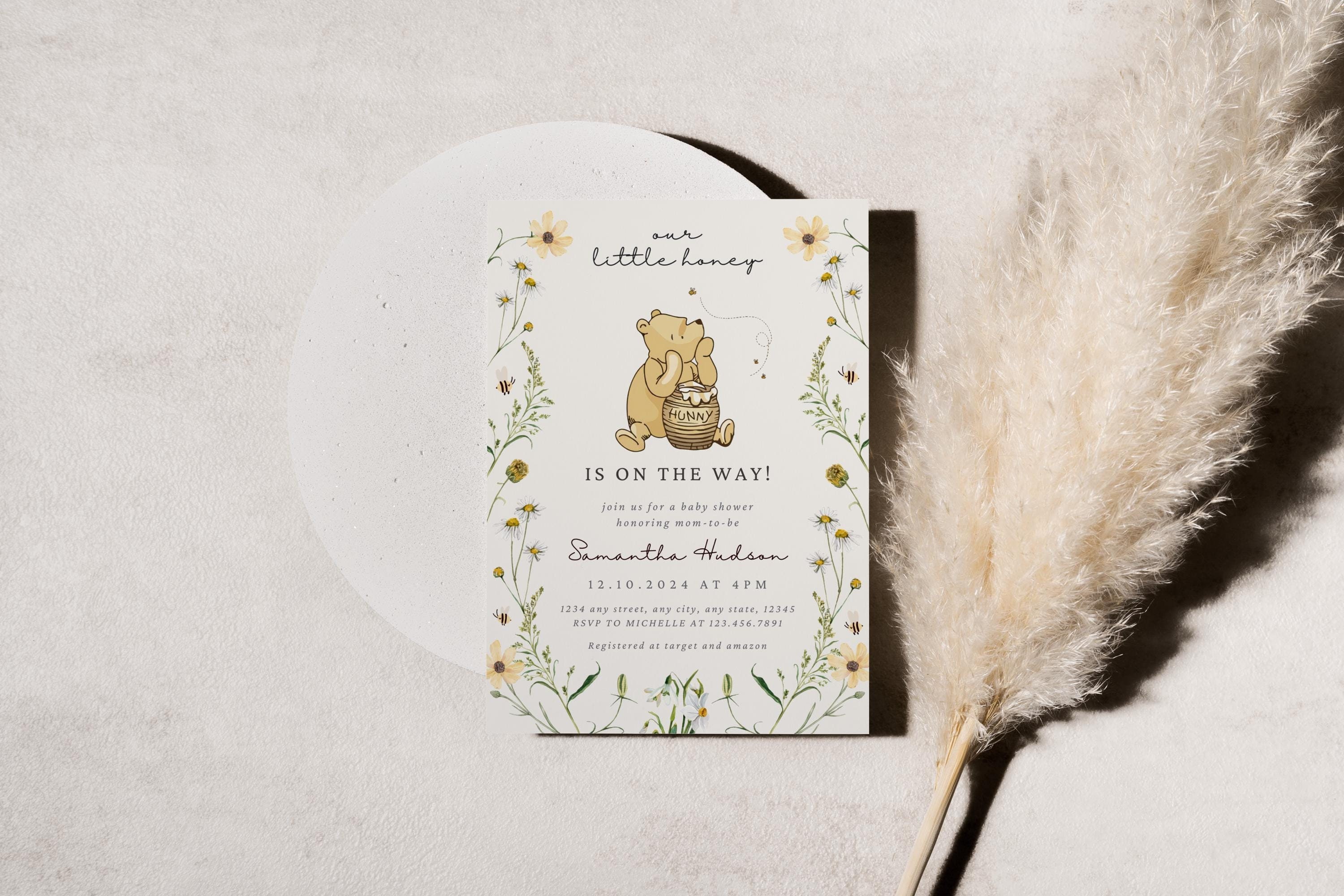 Invito classico per baby shower a tema Winnie-the-Pooh, invito per baby shower neutro a tema Winnie-the-Pooh, idee per baby shower boho, floreali e di