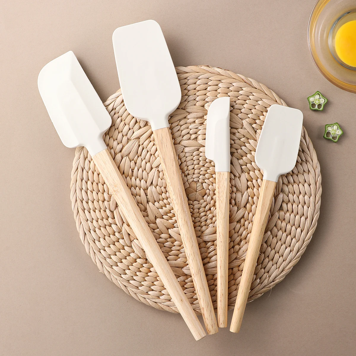 4 Teile/satz Weiß Silikon Creme Spatel Antihaft-Gebäck Mixer Holzgriff Schokolade Butter Backen Schaber Küche Kuchen Mixer Image