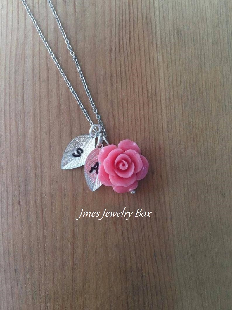 Collana con rosa rosa salmone, pendente con rosa rosa, gioielli con rosa rosa, collane con rosa rosa, collana con roselline, collane con fiori rosa
