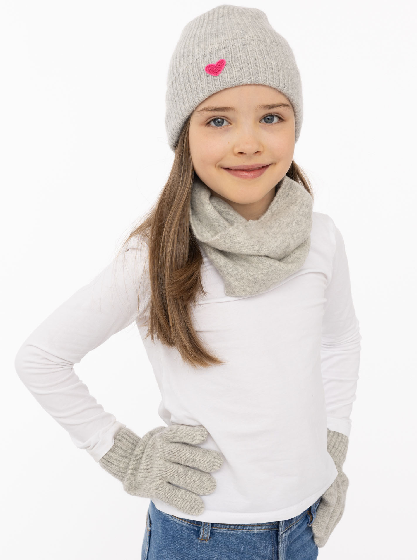 Beanie ZWILLINGSHERZ "Heart-Patch", Baby, grau (hellgrau), Strick, Obermaterial: 100% Kaschmir, modisch, Mützen, Kids-Kaschmir Mütze mit Herzpatch Image