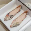 Scharfe, spitze Absätze für Damen, Kamelien-Bootsschuhe mit flachem Boden im chinesischen Stil, ethnische Damenschuhe mit weicher Sohle, große Größen 41–43