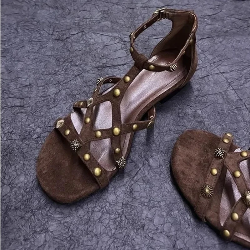 Sommer Vintage Ethnische Niete Offene spitze Flache Ferse Vielseitige Bequeme Römische Sandalen Neue Runde Kappe Weiche Sohle Schuhe
