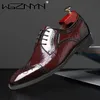 NEUE Luxus Retro Männer Formale Schuhe Slip auf Männer Casual Faulenzer Marke Mokassin Schnalle Brogue Business Formale Schuhe Herbst Neue Stil
