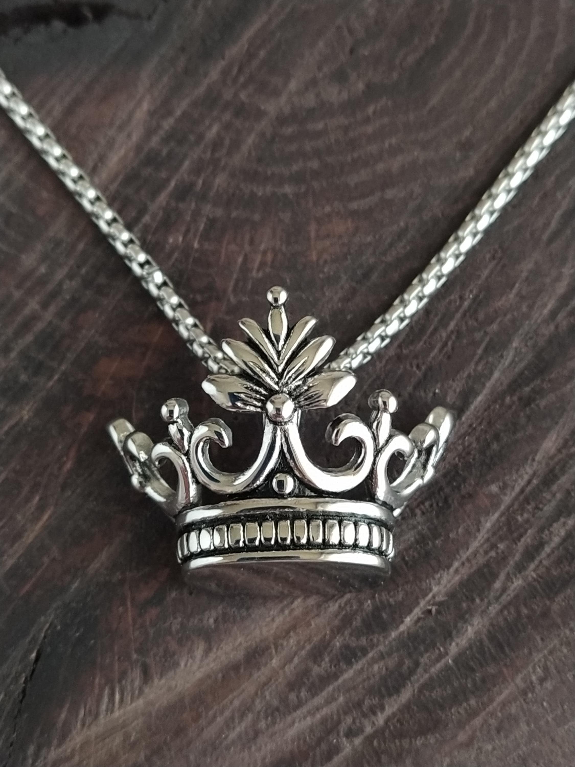 Collana con corona / collana con corona della regina / collana con ciondolo a corona / corona del re / ciondolo a corona / collana reale / collana del