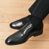 Neue Herren schuhe Business spitze Kleid Schuhe Herren Derby Schuhe einfache Leder atmungsaktive Schnürung Hochzeit Bräutigam Schuhe