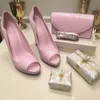 Rosa Peep Toe Plattform Dünne Absätze Frauen Schwarz Leder Spitz One-Strap Pumps Schuh Tasche Set Sexy Party Sandalen passende Tasche