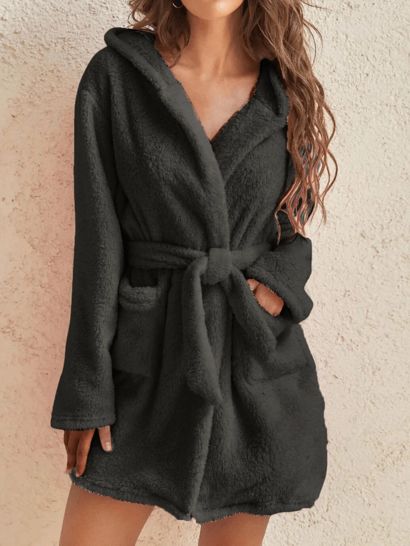 1-teiliger einfarbiger Damen-Kapuzenmantel mit Gürtel, gemütlicher und warmer Fleece-Pyjama für den Heimgebrauch im Herbst und Winter. Image