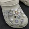 20 Stück funkelnde Schmetterlinge ABS Perle Blume Diamant Kette Schuh Charms abnehmbare Schuh Dekoration für Crocs Clogs Strandtasche Geschenk