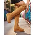 stivali con zeppa sopra il ginocchio in pelle scamosciata beige da donna: comode calzature invernali con plateau per lo street style e l'abbigliamento casual quotidiano