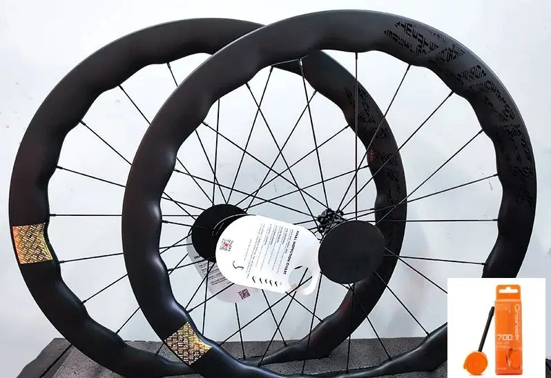 Superteam Road Cycling Wave Wheels freno a disco Set di ruote in carbonio 700c UCI Qualità Carbonio Larghezza 28mm Ruota per bicicletta XDB/DPD Spedizione