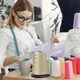 Supporto per filo singolo per macchina da cucire - Supporto per bobina a cono con base in plastica - Compatibile con bobine a cono di grandi dimensioni