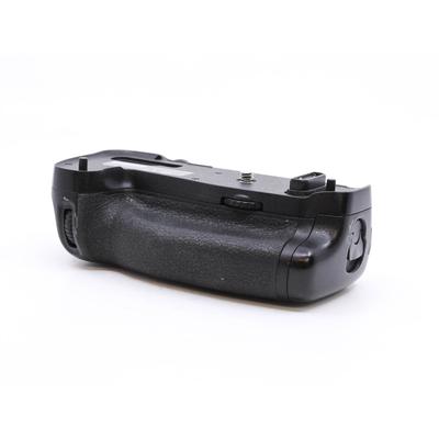 Used Nikon Mb-D16 Battery Grip