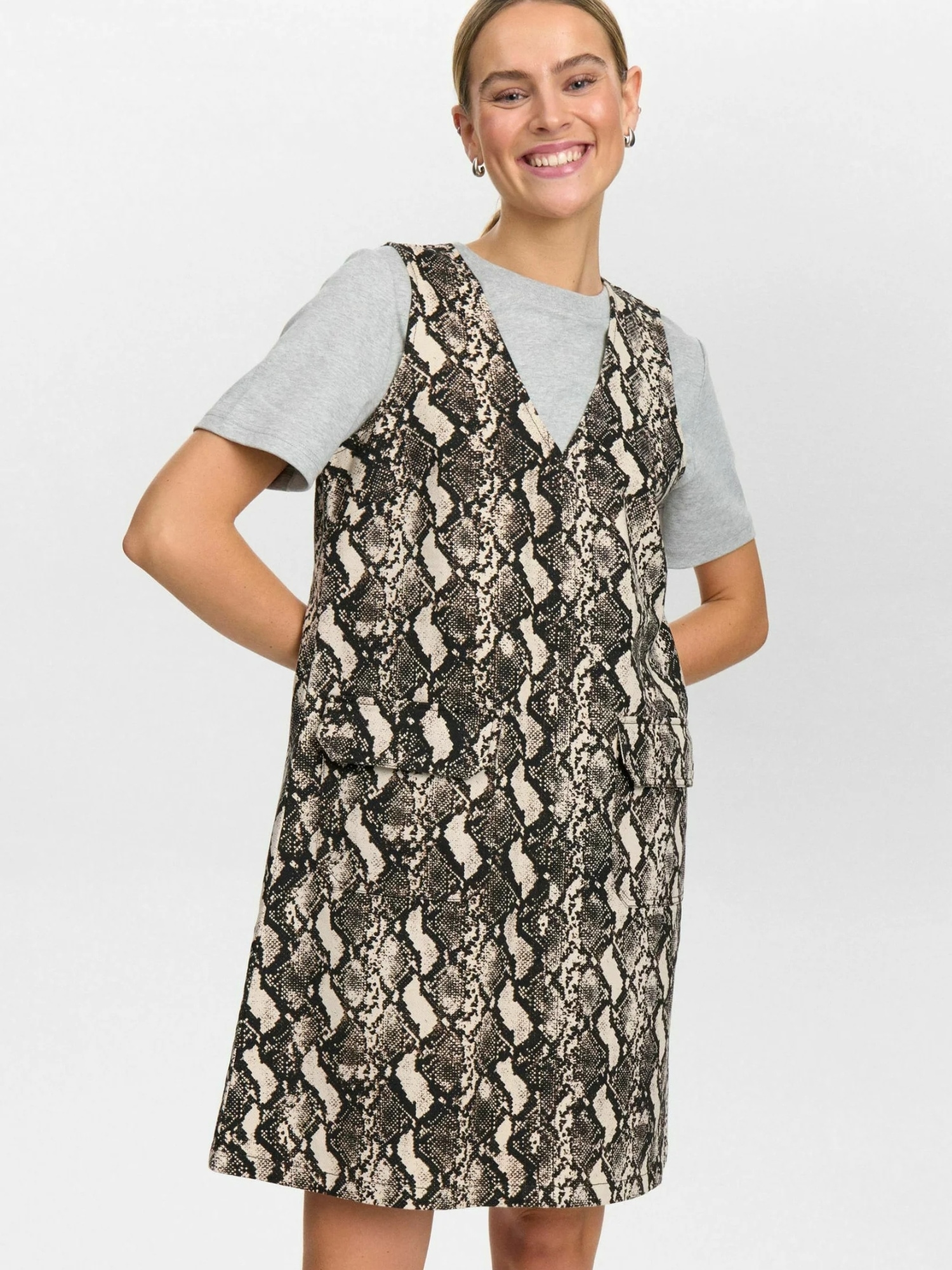 Jerseykleid NÜMPH "Nümph Dress NUVIITA", Damen, Gr. 40, grau (gray morn), Obermaterial: 100% Baumwolle, Kleider Image