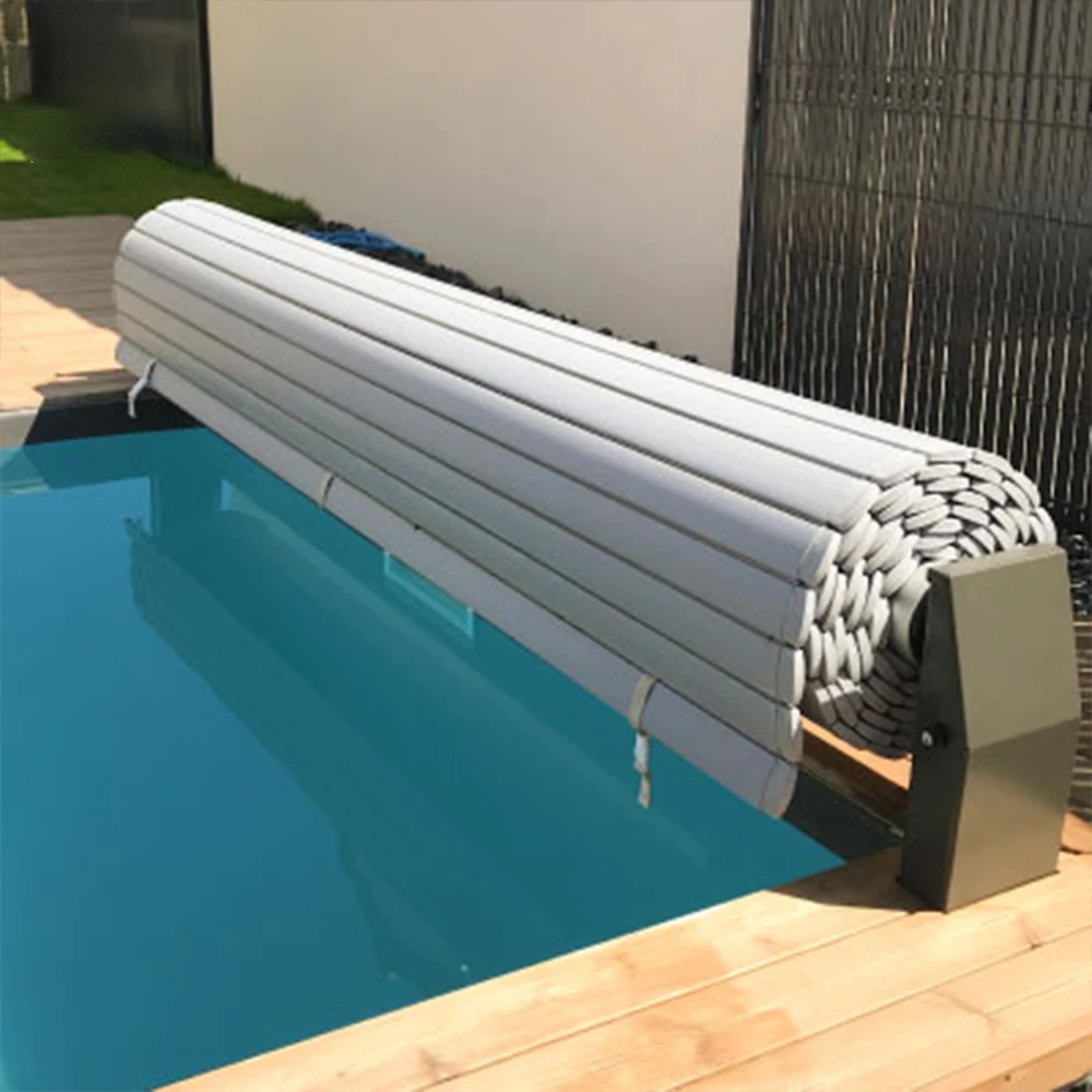 Hochwertiges Schwimmbadzubehör, maßgeschneiderte automatische einziehbare Abdeckung aus Polycarbonat entsprechend dem Schwimmbad Image