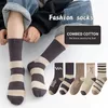 5 Paar braun gestreifte Socken für Kinder und Jungen in der Mitte der Wade, weiches, elastisches, bequemes Design für Kinderschuhe