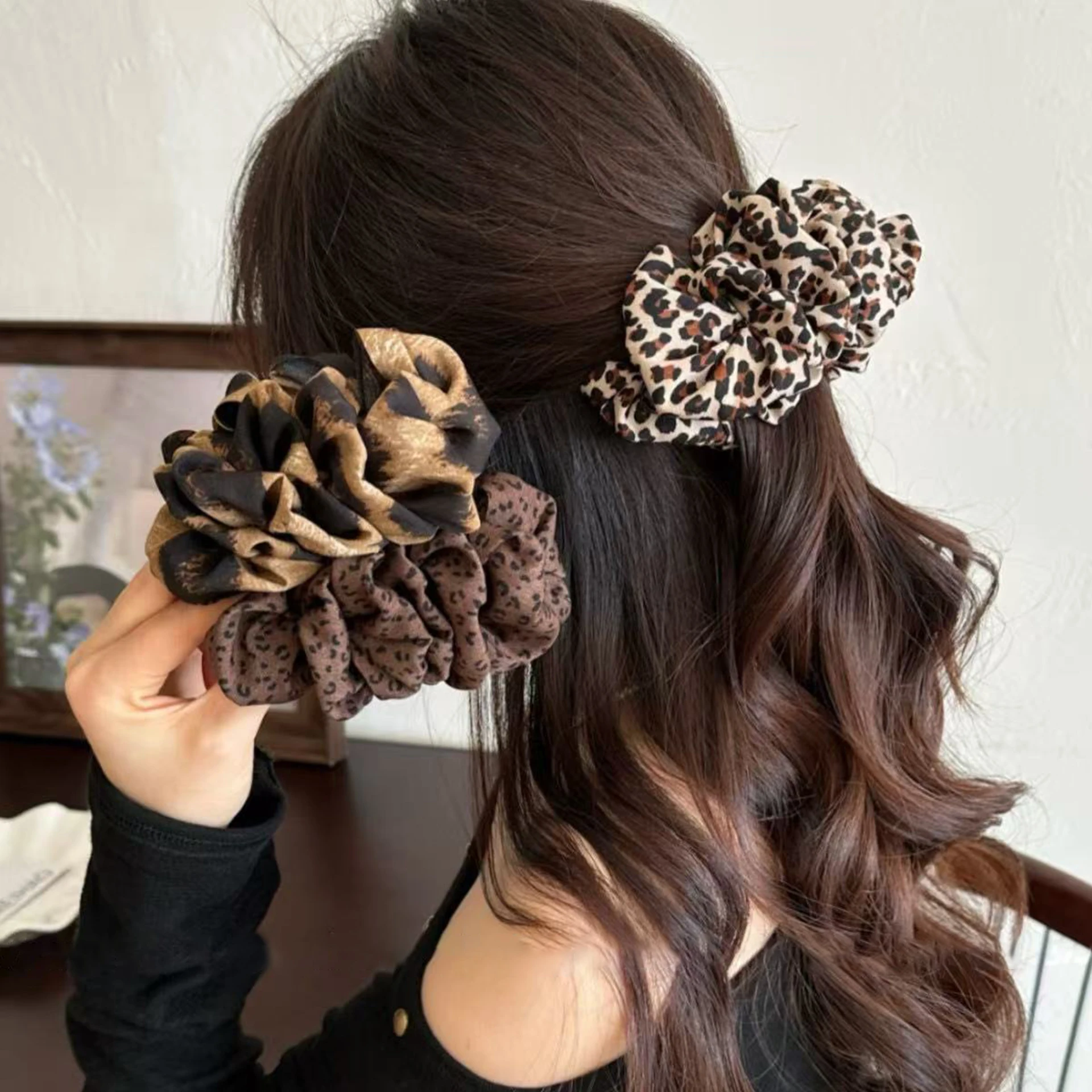 1pc Koreanische Leopard Print Retro High-End-Bananen Clip 2025 Pre-Herbst Weibliche Hohe Pferdeschwanz Vertikale Clip Zurück kopf Haarnadel Image