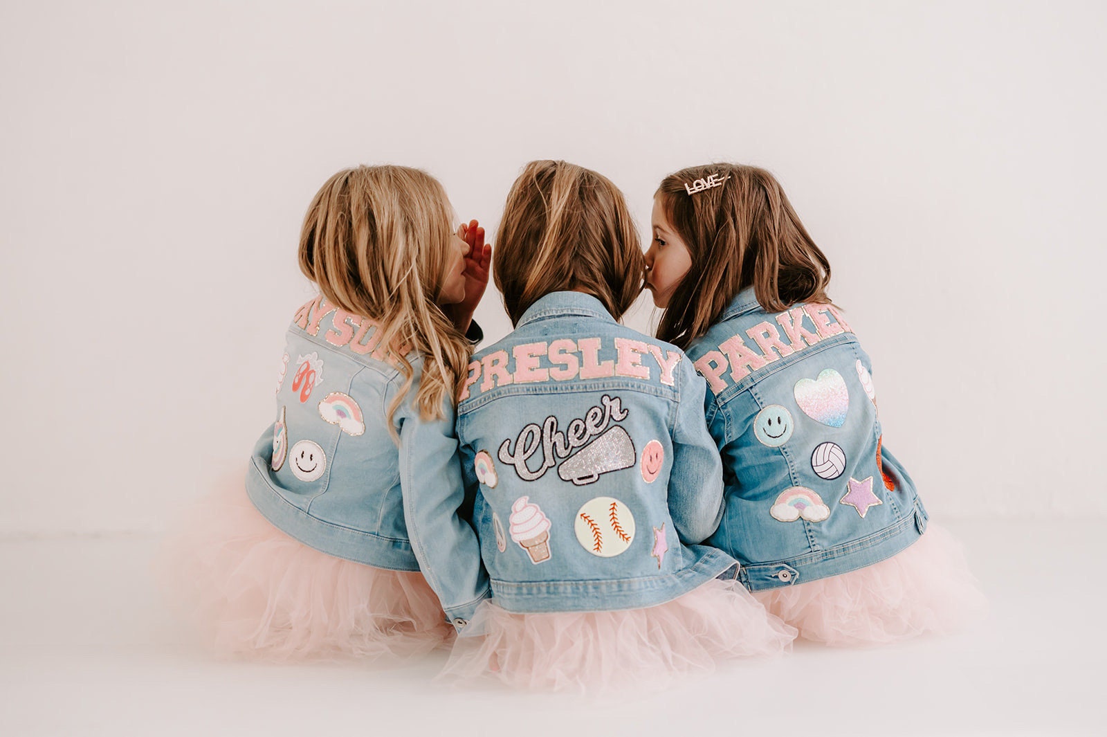 Giacca di jeans con toppa con lettera rosa per bambine / Giacca con toppa con nome / Giacca di jeans personalizzata per bambine / Giacca di jeans pers