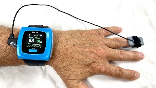 Wrist-Worn Pulse Oximeter with Digital Software Download and Download Cable