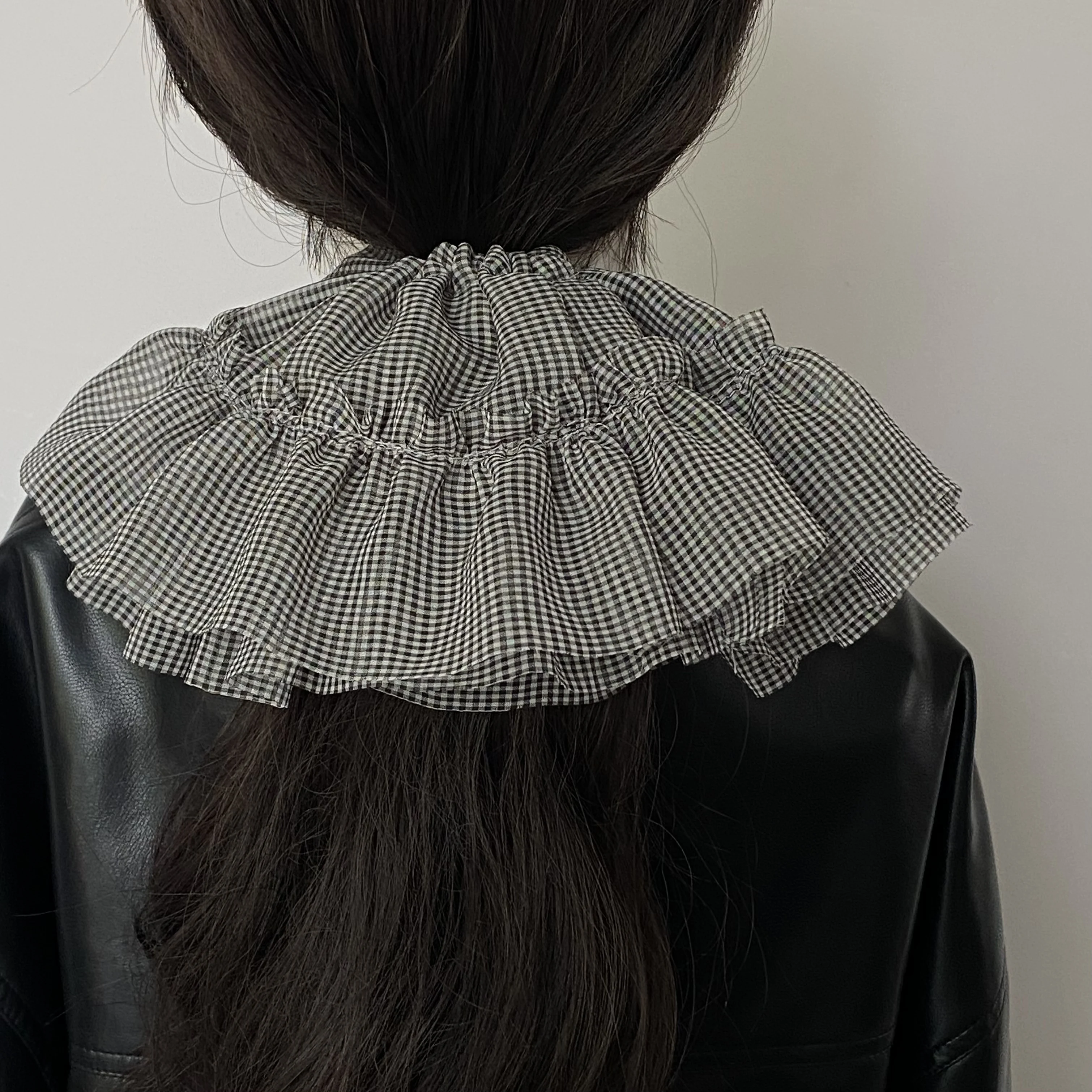 1 STÜCK Neues übergroßes koreanisches Dongdaemun Chiffon-Faltenrock-Saum Schwarz-Weiß-Plaid-Haargummi, elegantes Haargummi für Frauen