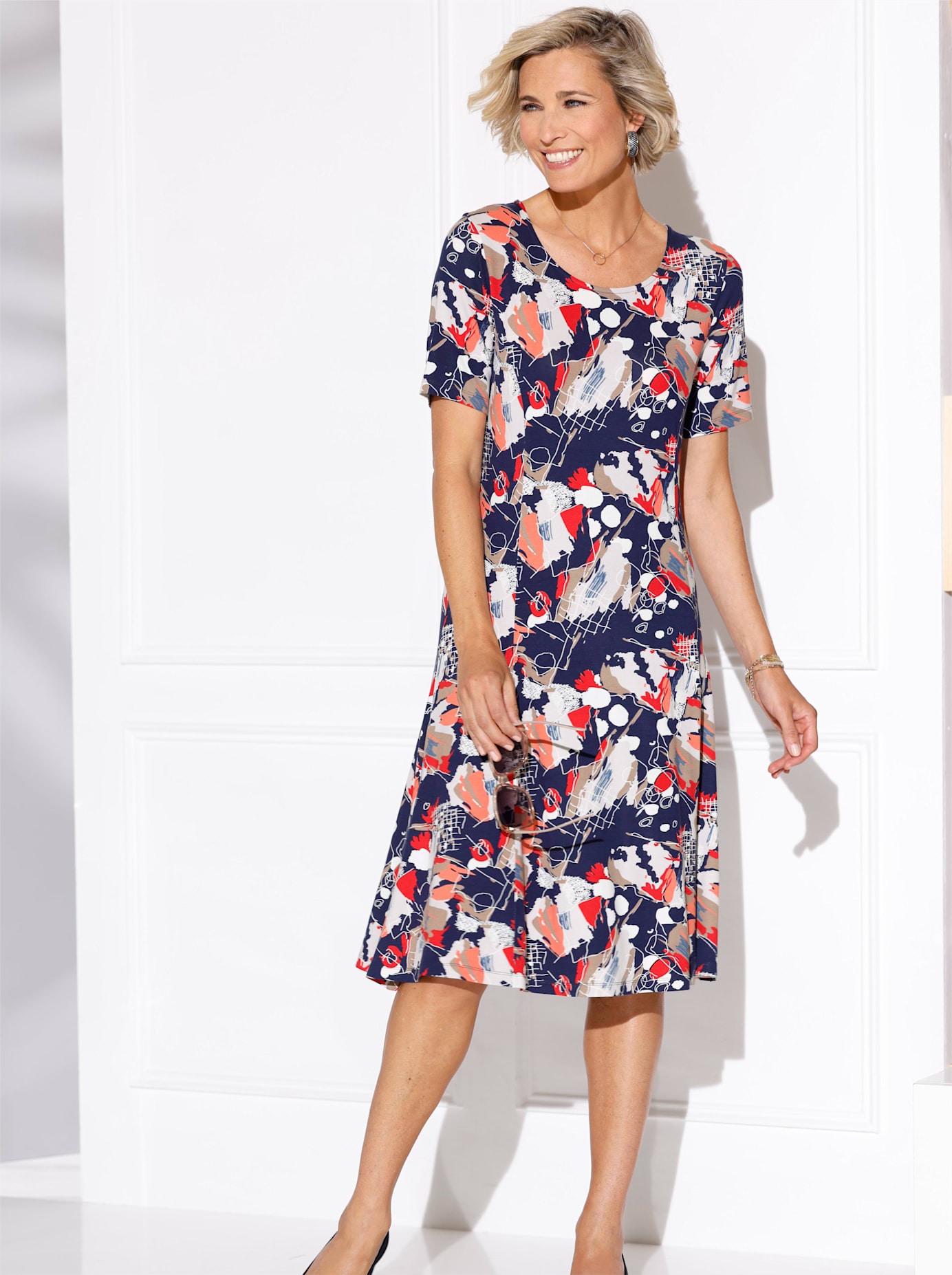 Jerseykleid CLASSIC BASICS "Jersey-Kleid", Damen, Gr. 38, Normalgrößen, bunt (marine, koralle, bedruckt), Jersey, 95% Viskose, 5% Elasthan, bedruckt, gemustert, mehrfarbig, knielang, Rundhals, Kleider Image