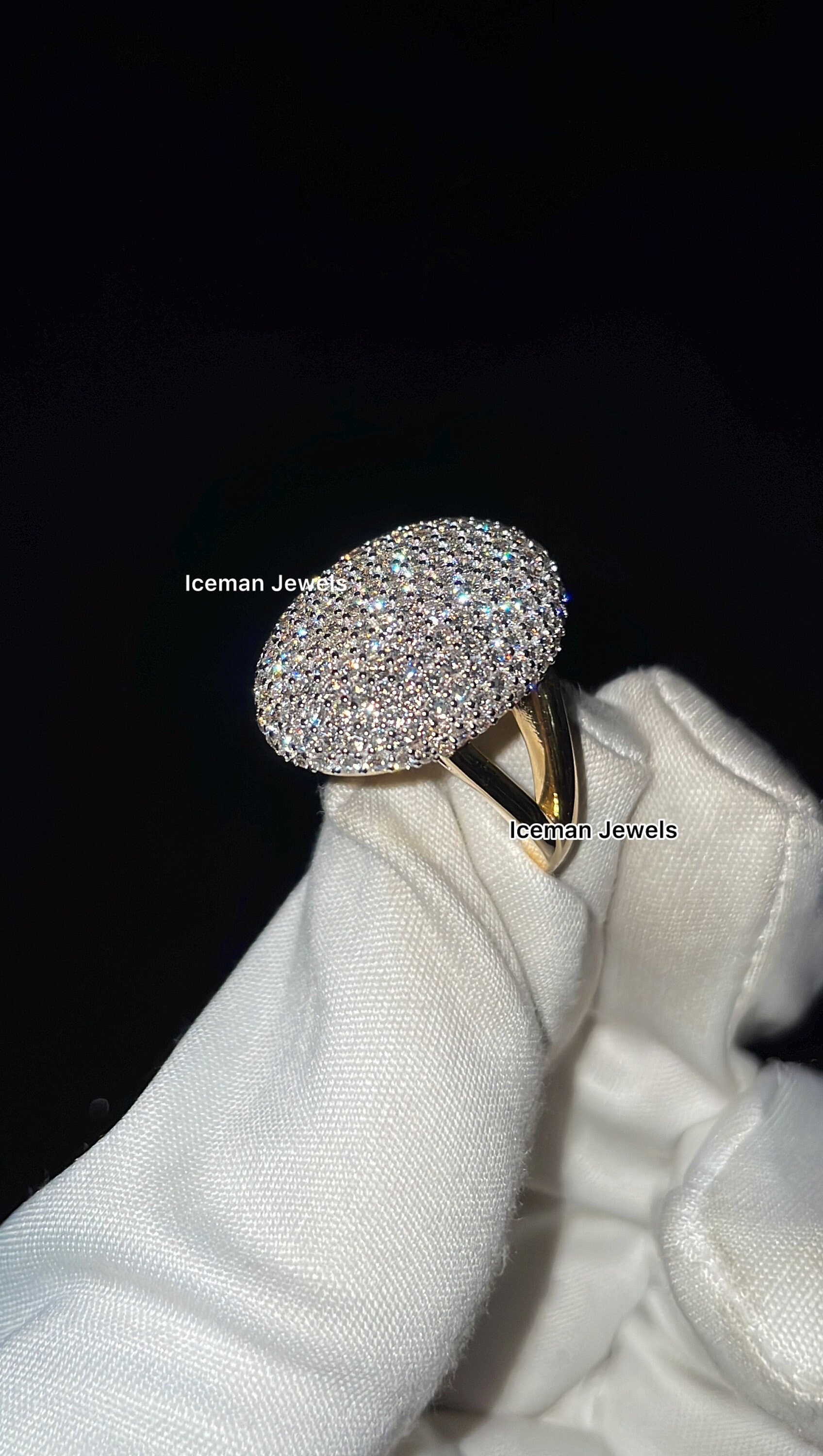 Anello unisex in oro giallo 14k con moissanite e diamanti VVS. Anello unisex con moissanite e diamanti VVS per lei/lui.