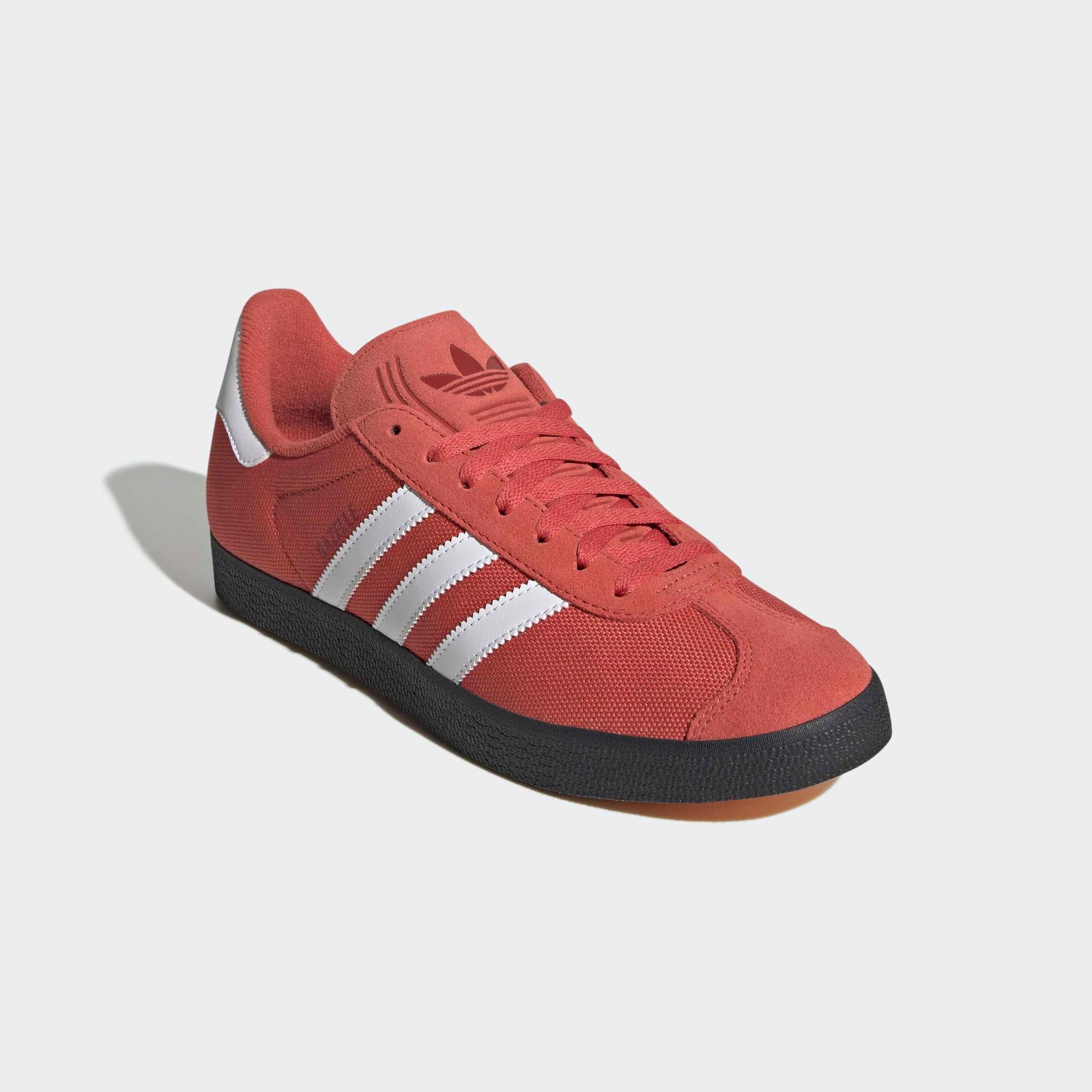Sneaker ADIDAS ORIGINALS "GAZELLE", Gr. 43, weiß (crew rot, cloud weiß, carbon), Leder, Textil, Sportlich, Schuhe