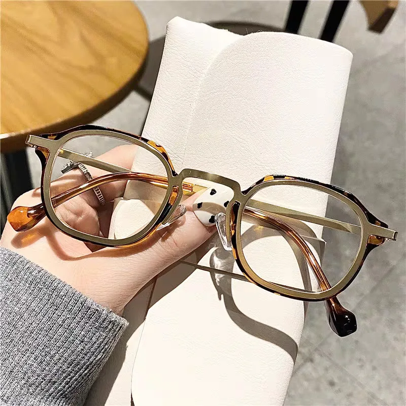 2025 NEUE Lesebrille Unisex HD Anti-Blaulicht Kleine Box Retro Polygonaler Metallrahmen Blockieren Blaues Licht Image