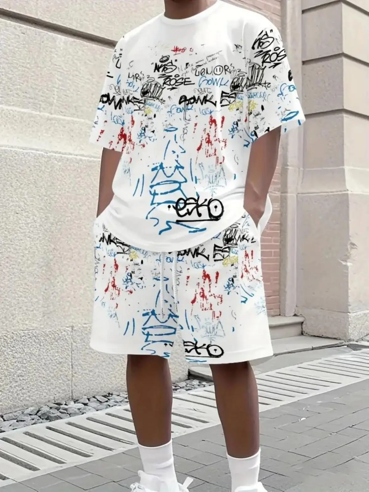 2025, neues Herren-Kurzarm-Set, personalisiertes Shorts-Set mit Graffiti-Aufdruck, Outdoor, urbaner Trend, kurzärmeliges Top, Shorts, lässig, kurz Image