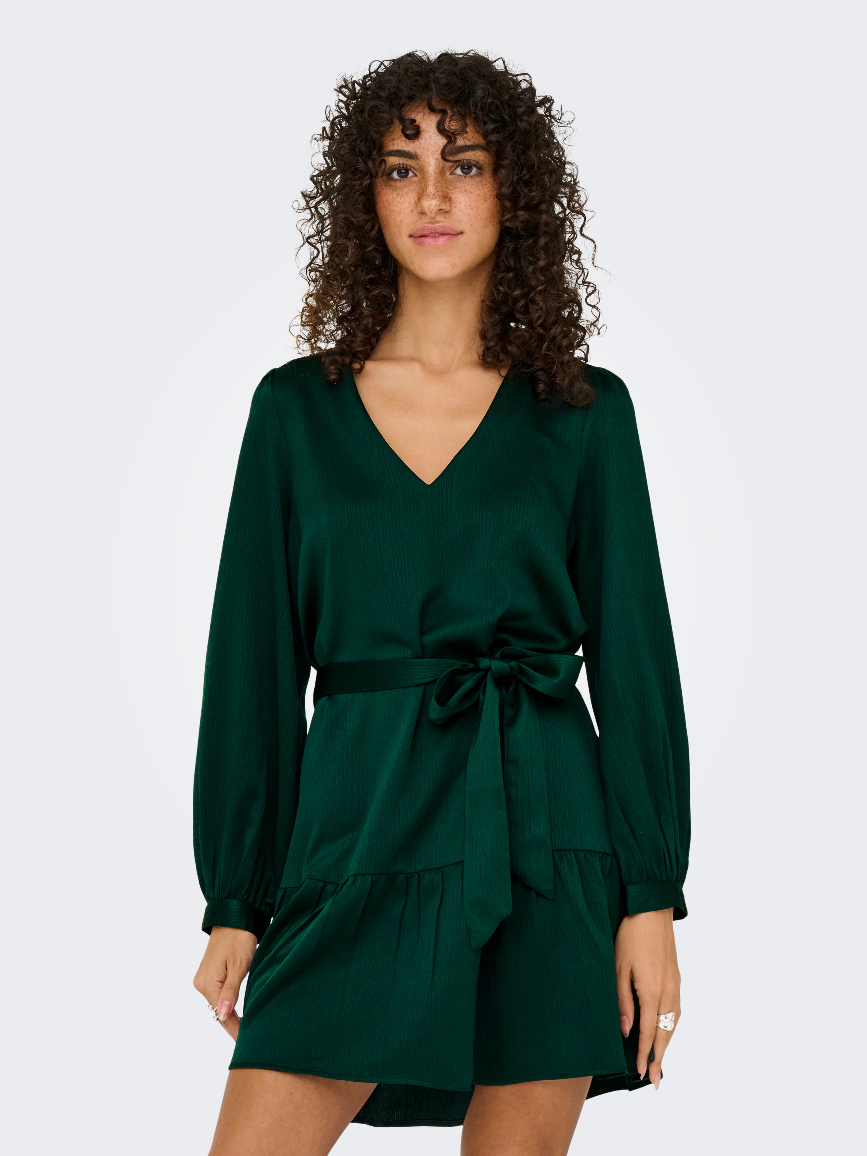 Tunikakleid ONLY "ONLNEW ALENA LIFE L/S SHORT DRESS WVN", Damen, Gr. M, N-Gr, grün (scarab), Web, Obermaterial: 100% Polyester, unifarben, regular fit, V-Ausschnitt, Kleider, Sommerkleid Image