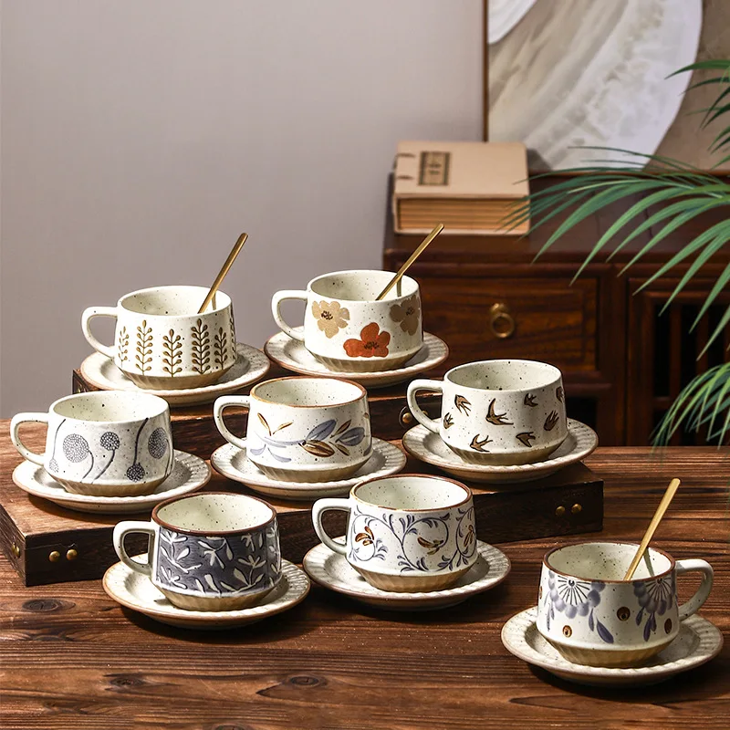 Vintage Tasse Hotel Kaffeetasse Set Japanische Keramiktassen und Teller Latte Latte Tassen mit einfachen floralen Milchteebecher Kaffeetassen Image