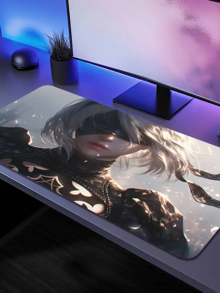 NieR Automata 2025 Lockedge Büro-Computer-Schreibtischunterlage, Tischtastatur, großes Mauspad, Laptop-Kissen, rutschfest, für Teenager-Mädchen, Schlafzimmer Image
